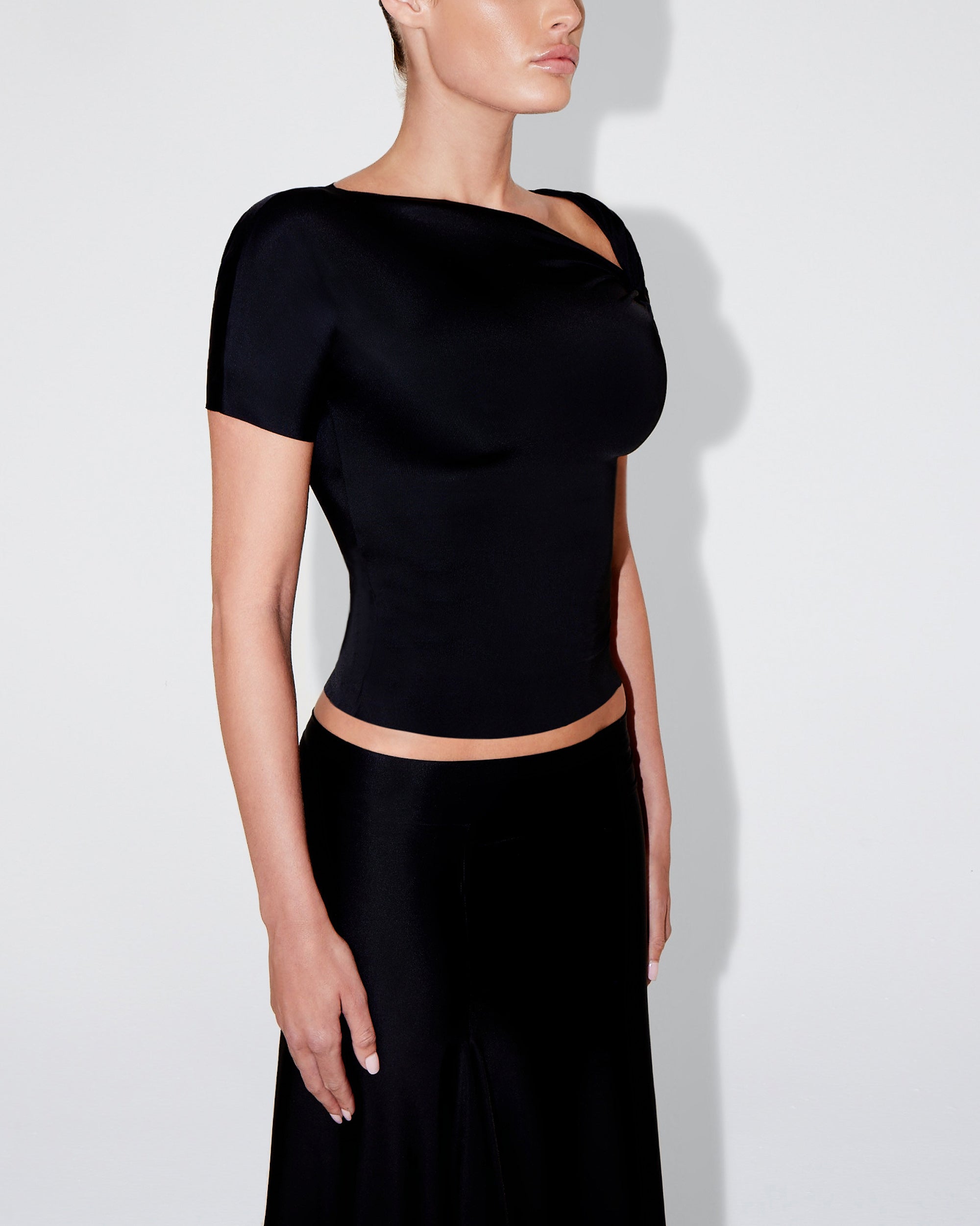 Sleek Stretch Twisted Top | Black